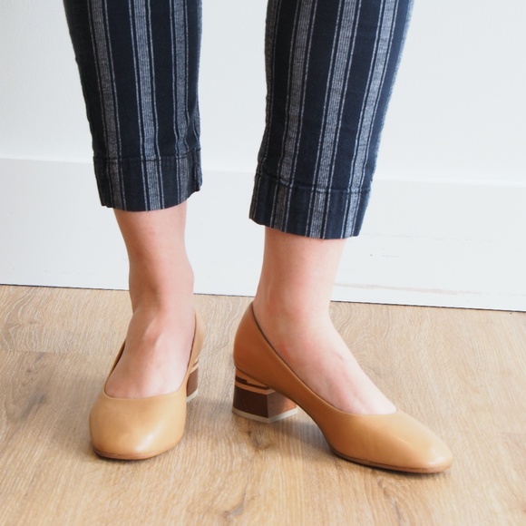 COCLICO Tan Block Heel Pumps - Picture 2 of 4